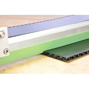 1000 mm. Varmebord type TG100mO med fastmonteret svejsesvrd i verste varmeenhed og 1 varmetrd i nederste varmeenhed, til svejsning af PE og PP plader i op til 10 mm pladetykkelse.