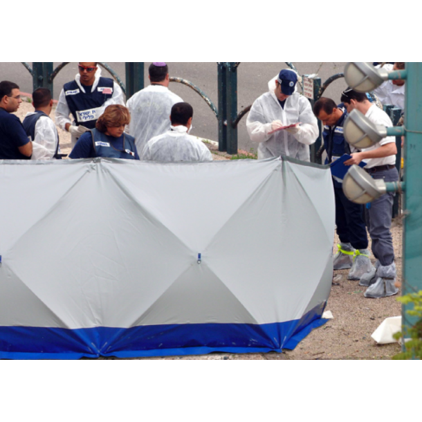 Safety Screen.  Shield Blue / White with pegs and bag.